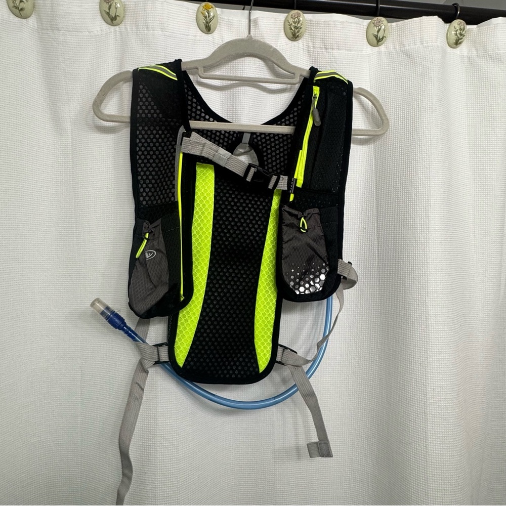 1L Athletic Works Hydration Pack